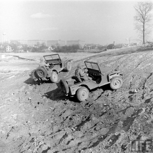4 Wheel steering jeeps under test driving at Baltimore, Maryland, 1942