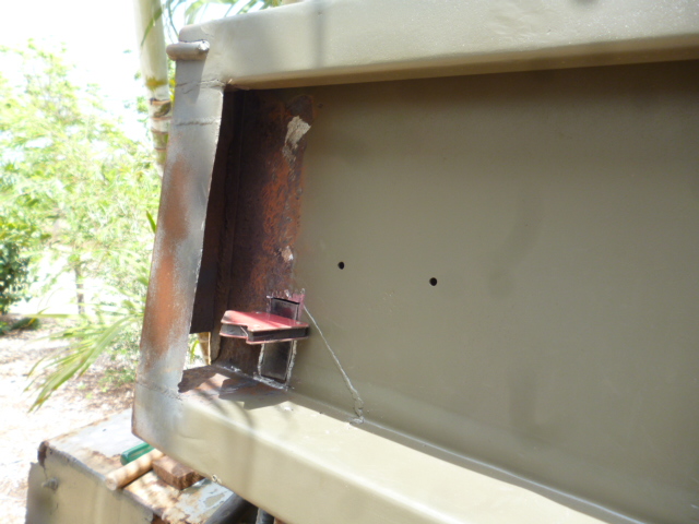 Tray rear RH corner rust repair