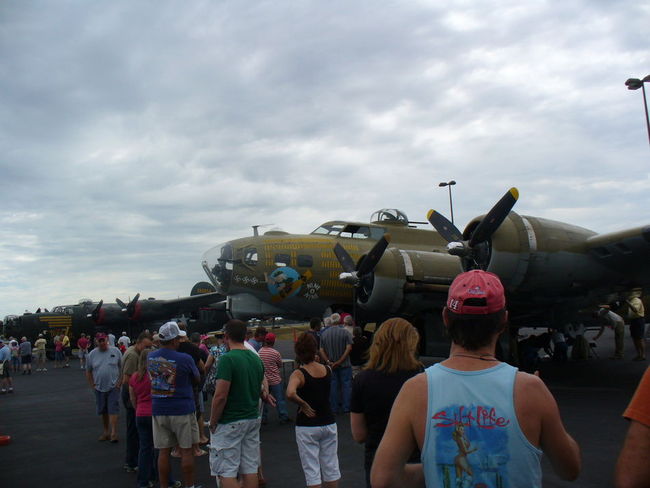 B-17 909