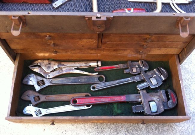 Dunlap machinist's box adjustable and pipe wrench drawer
