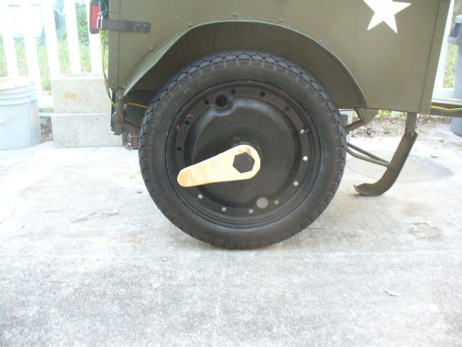 Wheel cover wrench