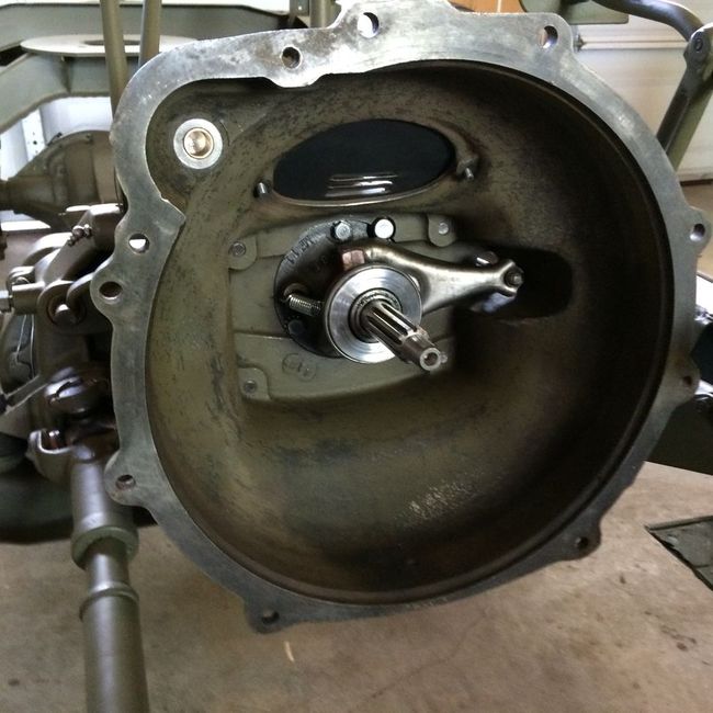 Bellhousing with clutch release bearing and control lever The G503 Album