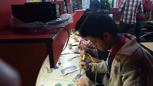 Hi Tech Brings the Affordable and Effective Mobile Repairing Course in Delh