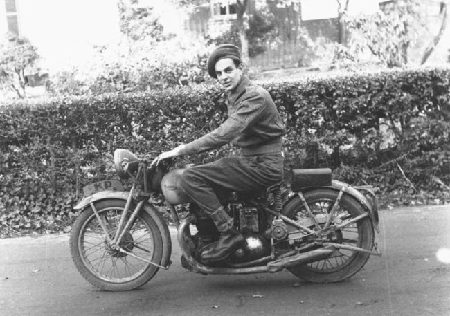 Triumph_Speed_Twin_Stoottroepen
