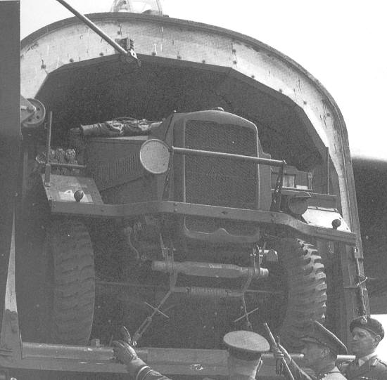 Morris_C8_loaded_in_Hamilcar_Glider