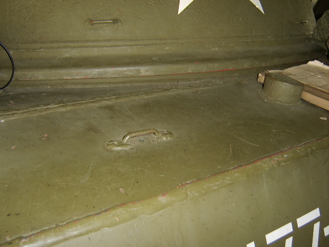 no axe bracket on sponson