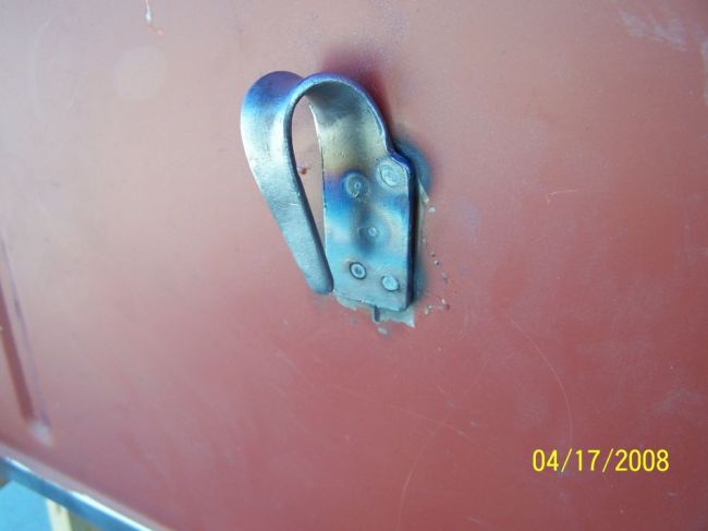 Installing_Rope_Hook_on_Rear_Panel_6_