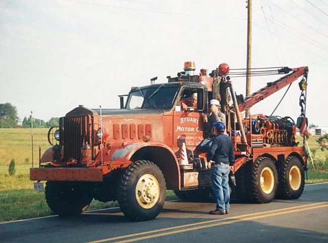 Sterling_1943_DDS_235_6x6_wrecker