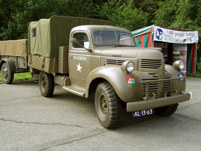 08-DodgeT222-D15_Truck15-cwt_4x2_GS_Ursel2005