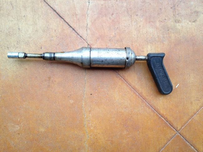 Alemite_gun
