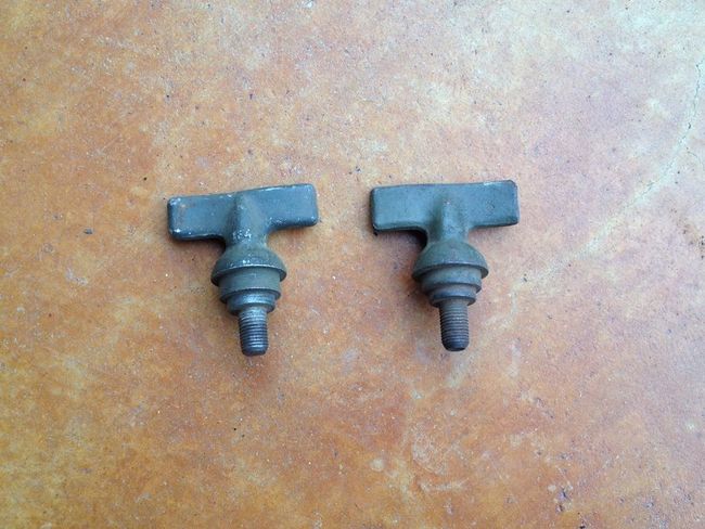 Windshield_pivot_bolts