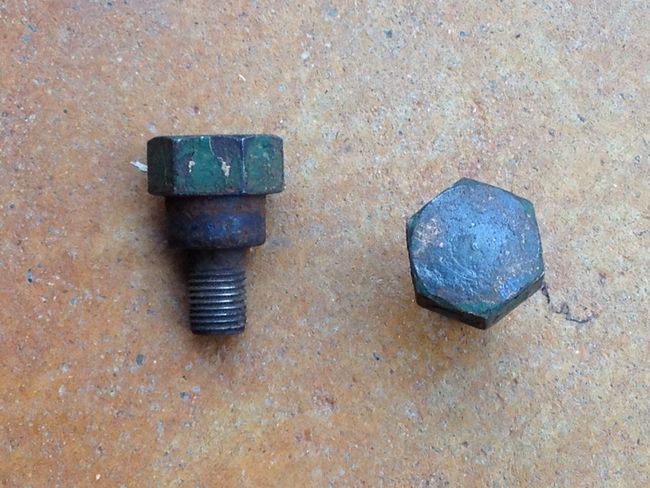 Windshield_pivot_bolts_top