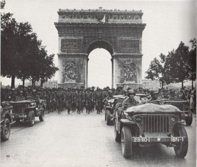 Paris_29_ao_t_1944