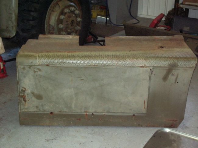 Diamond_T_battery_box_018