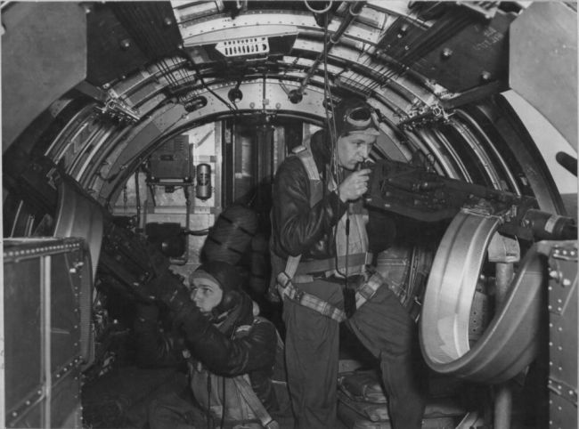 B-17 gunners