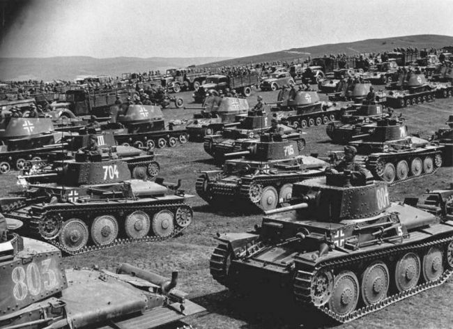 Toldi Tanks 1st Armored Division