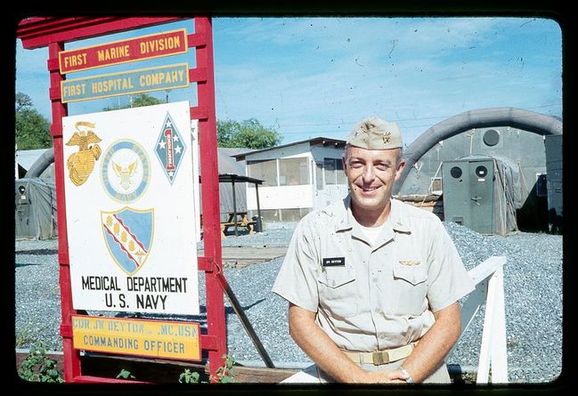 Cmdr_John_W_Deyton_at_1st_Hosp_Co_Sign