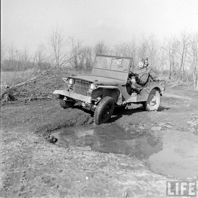 4 Wheel steering jeeps under test driving at Baltimore, Maryland, 1942