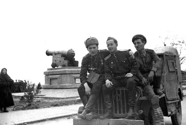 Red Army photographers, Odessa, SU.