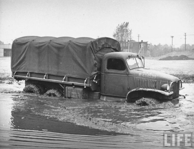 0c88a58d67c20f78_large_Army_truck_driving_through_deep_mud_1942