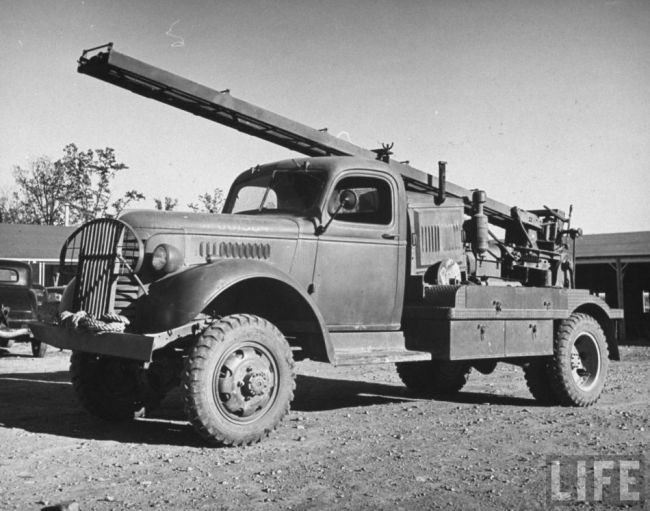 a93bb5d78bf082ca_large_Truck_carrying_gas-engined_earth_anger_1942