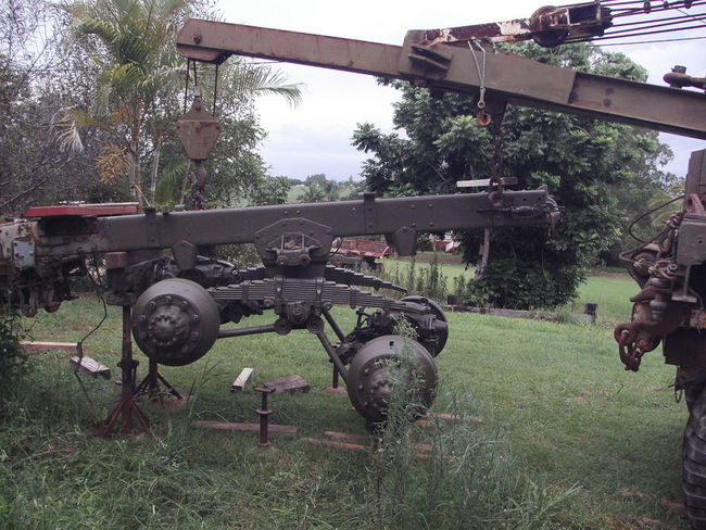 Fitting_the_first_axle_assembly