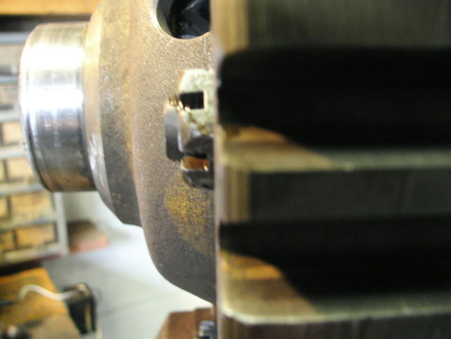 Slotted_nut_clearance_edge_view