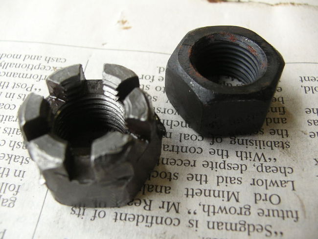 slotted_nut_and_plain_nut