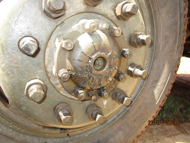 969_LHD_wheel_grease_leak_1_2020