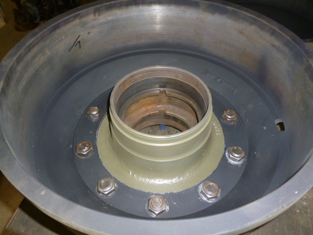 969_Wheel_hub_studs_fitted