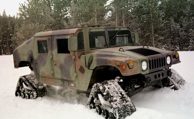 Humvee_equipped_with_four_snow_treads