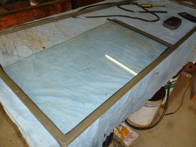 969_Fitting_Windscreen_Glass_10_2016_a