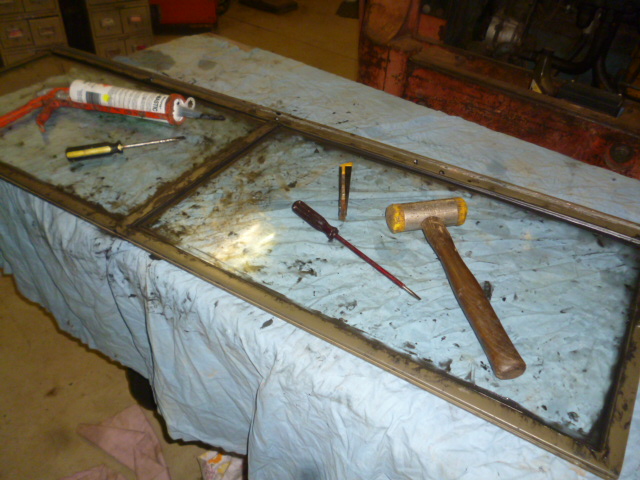 969_Fitting_Windscreen_Glass_10_2016_b