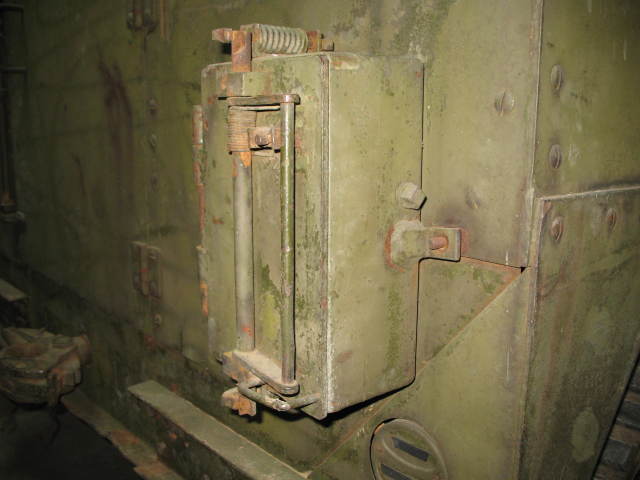 m16a1-rear-commo-box