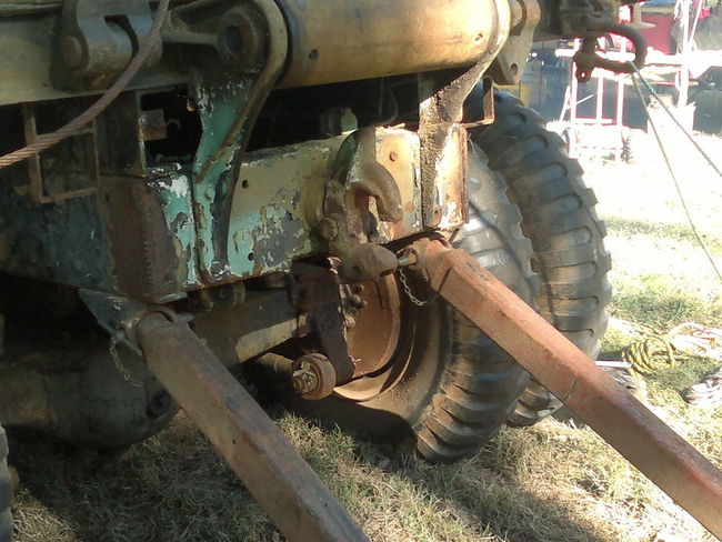 Ground_spade_attachment_to_chassis_