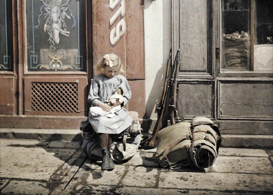03_Fernand_Cuville_Ragazza_Reims_Francia_Autochr