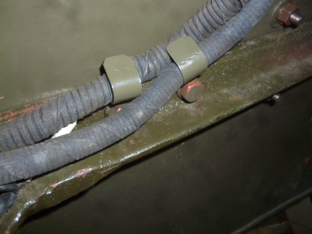 969_Wiring_clips_under_mudguard_4_2018