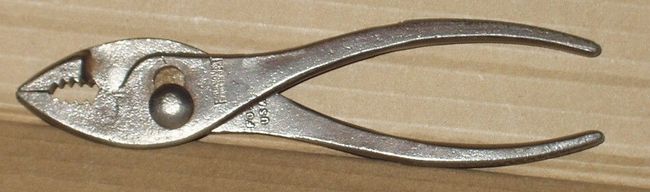 Fairmount pliers full view logo