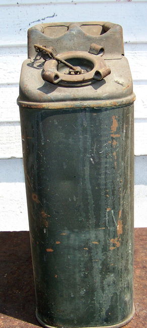 1943 U.S.M.C. screw-lid can