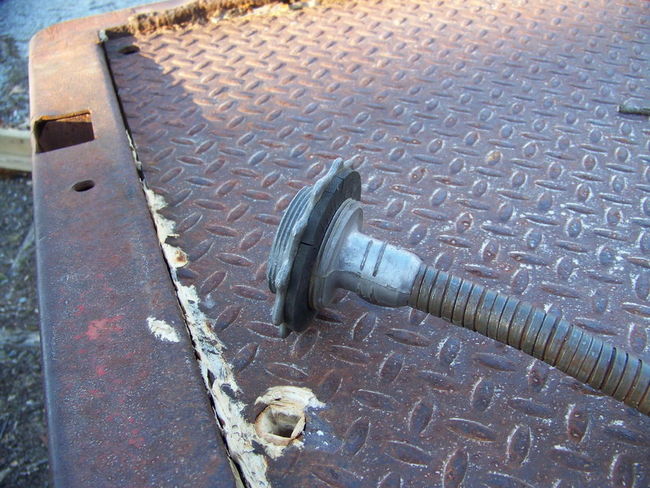 Civilian nozzle/spout for standard US jerrycan