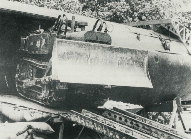 Clarkair_being_loaded_in_GB
