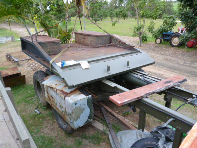 969_Tray_onto_Chassis_1