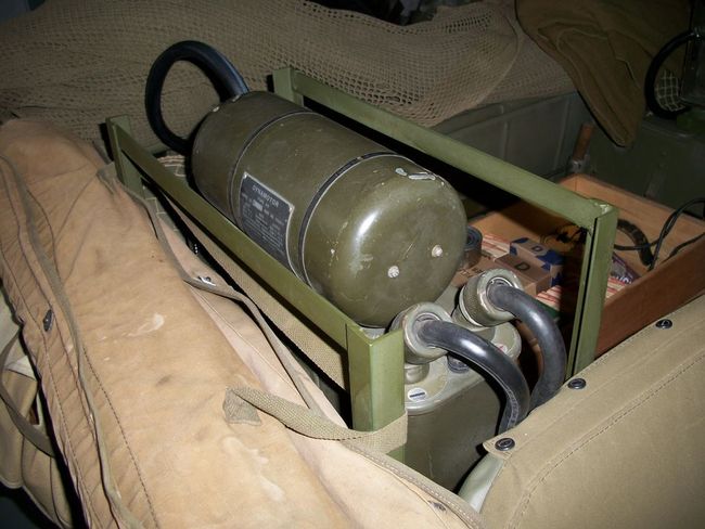 PE-103_mounted_on_right_rear_fender