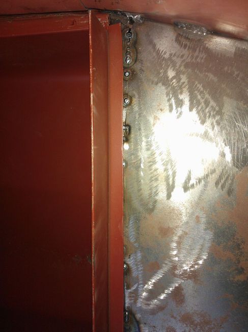 Fuel tank well