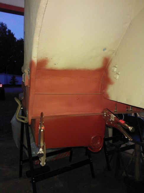 Fuel tank well