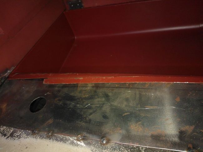 Fuel tank well