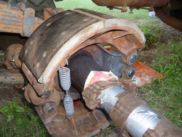 M1A1_brake_shoe_bracket_repair_2013_a
