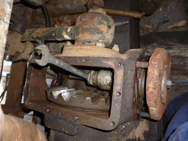 M1A1_pulling_pinion_bearing_11_12