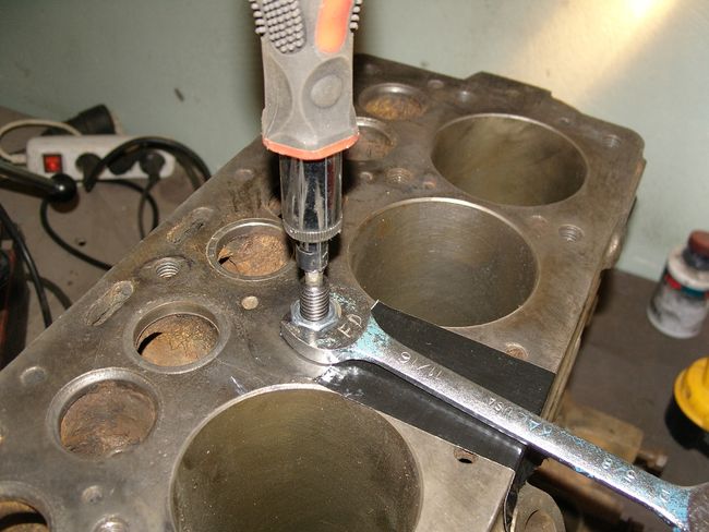 Engine crack / head bolt thread repairs