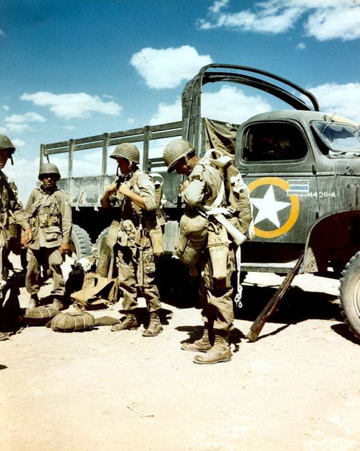 US_Paratroopers_of_the_82nd_Airborne_preparing_for_a_jump_North_Africa